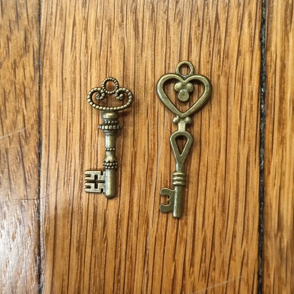 🗝️Vintage Keys - Picture 1 of 2